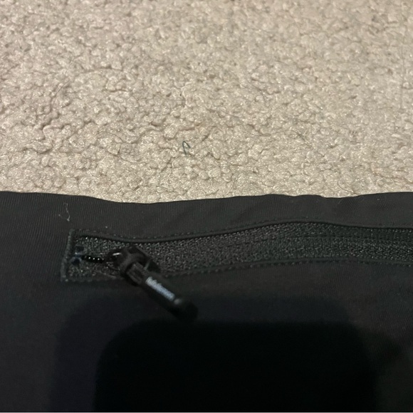 Lululemon nwot crop leggings - zip pocket in back with seams - Picture 4 of 5